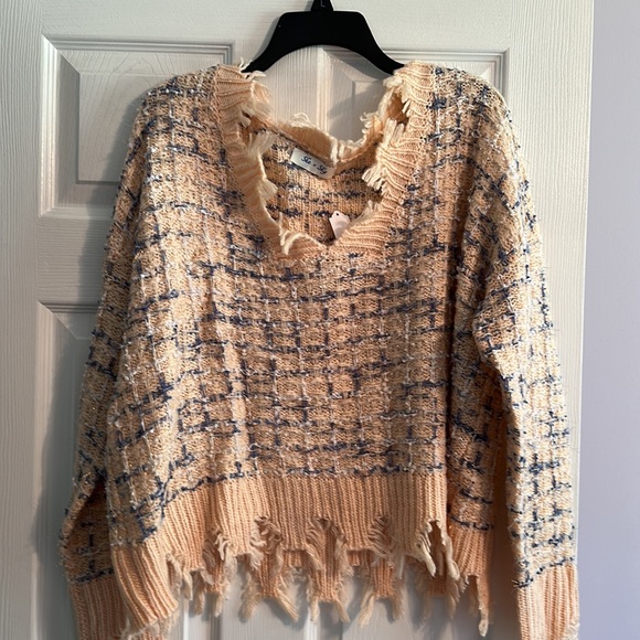 Six. Women’s assorted, sweaters size large\XL. - Picture 12 of 15